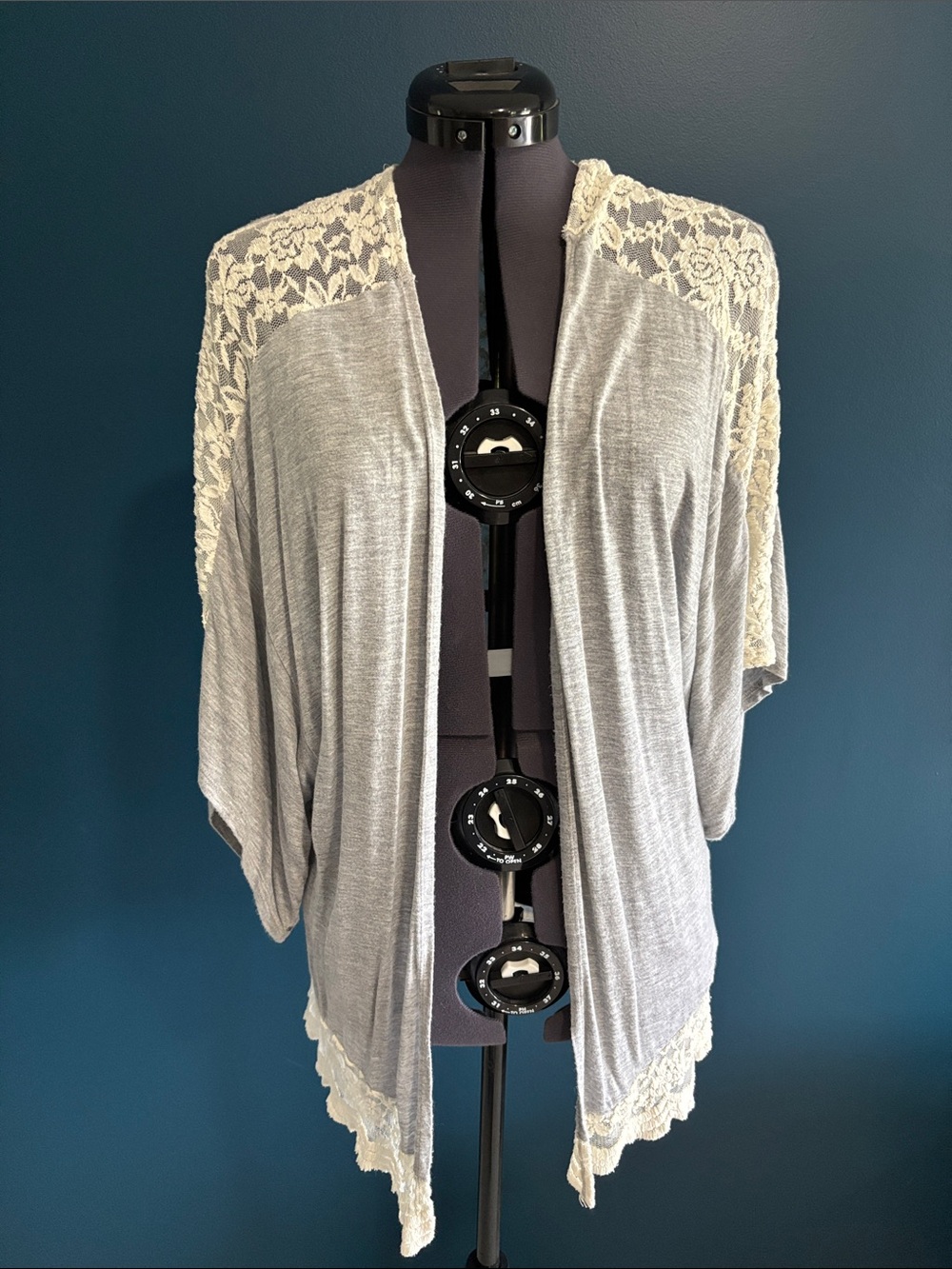 Taylor & Sage Gray and Cream Lace-Trim Open Cardigan Cover-up Wrap